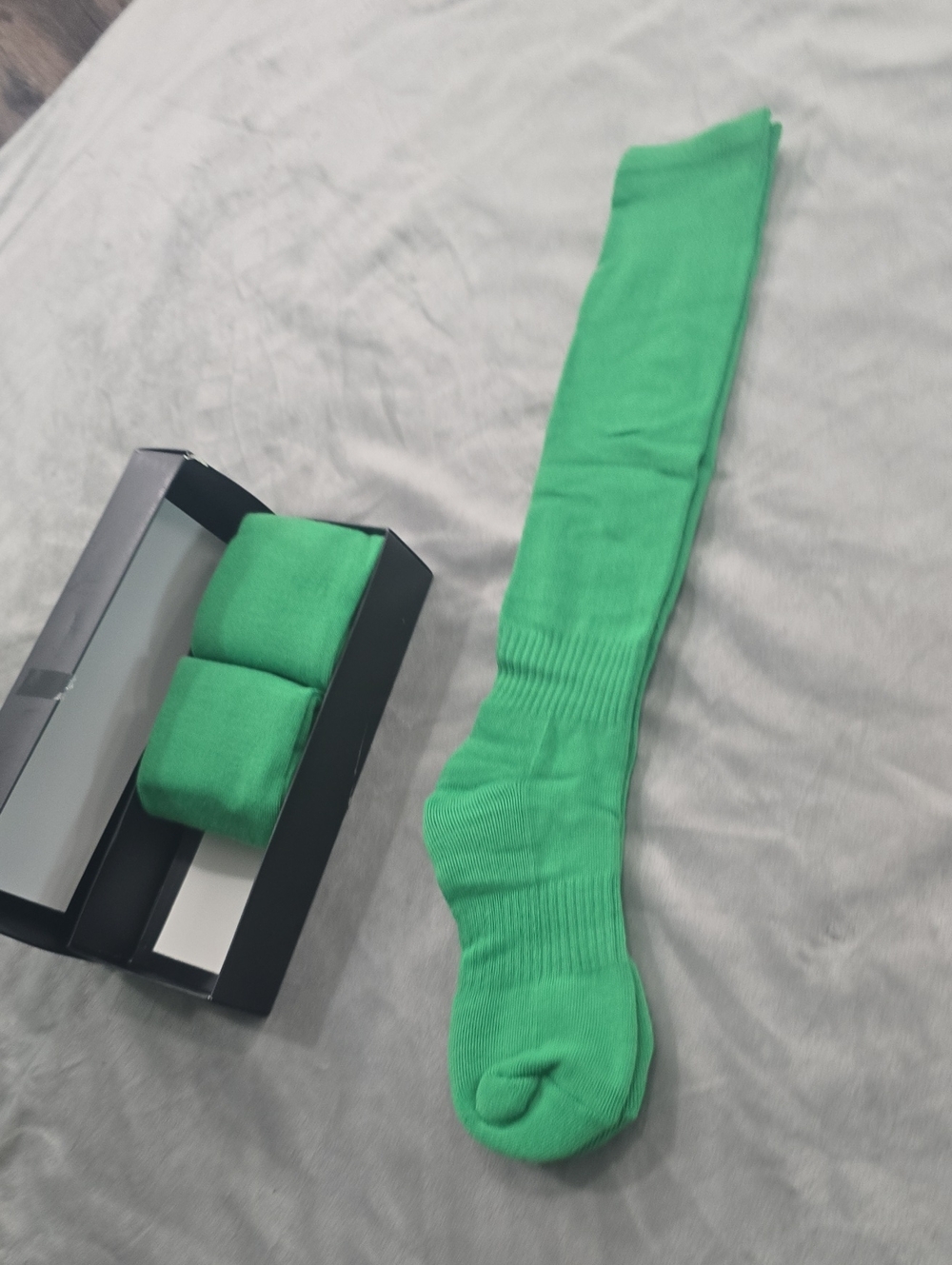 Men's Bright Green Knee-High Socks - Classic Comfort